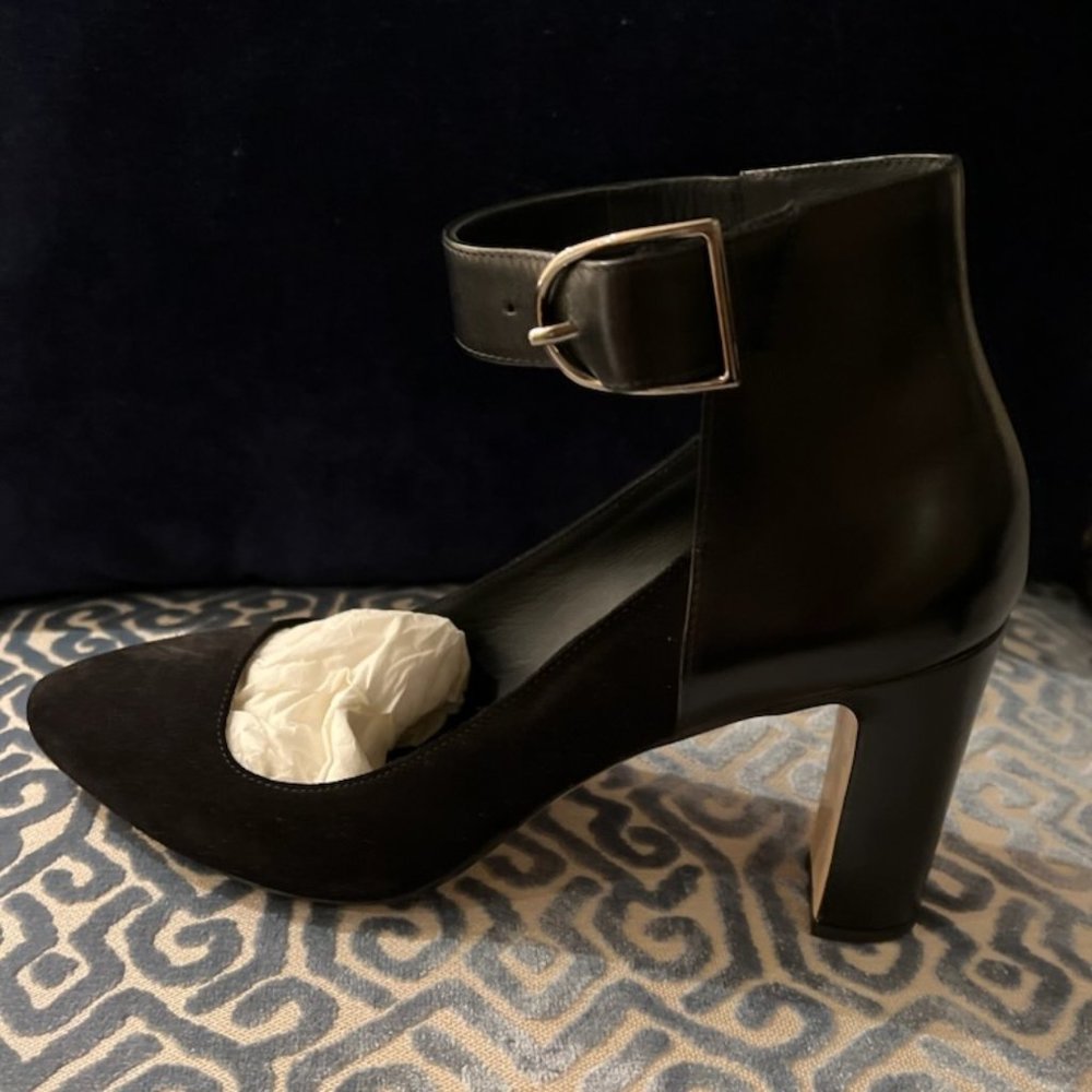 ***SOLD***Authentic MaxMara Pumps